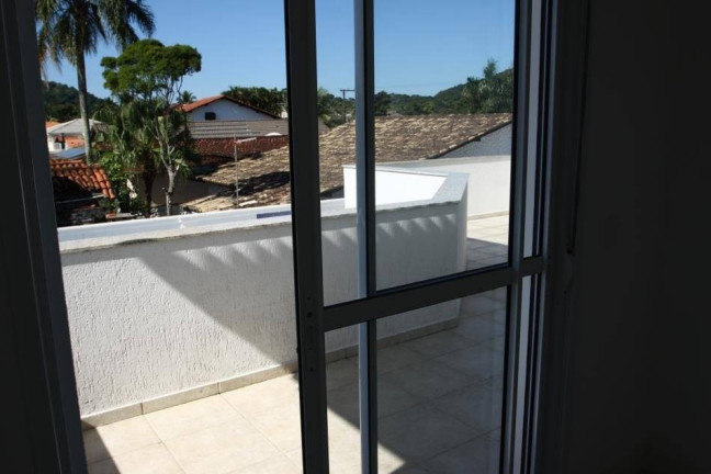 Imagem Casa com 4 Quartos à Venda, em Mongaguá Imagem Casa com 4 Quartos à Venda, em Mongaguá