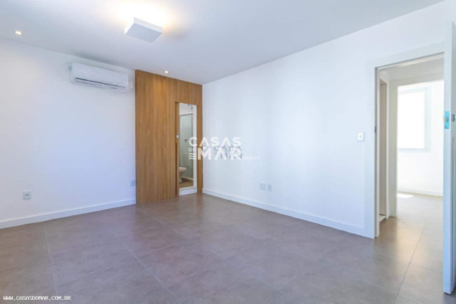 Imagem Imóvel com 3 Quartos à Venda, 237 m² em Copacabana - Rio De Janeiro Imagem Imóvel com 3 Quartos à Venda, 237 m² em Copacabana - Rio De Janeiro