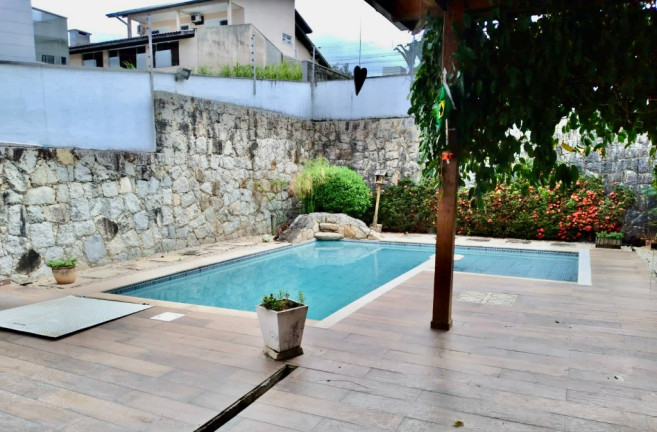 Imagem Casa com 3 Quartos à Venda, 320 m² em Pedra Branca - Palhoça Imagem Casa com 3 Quartos à Venda, 320 m² em Pedra Branca - Palhoça
