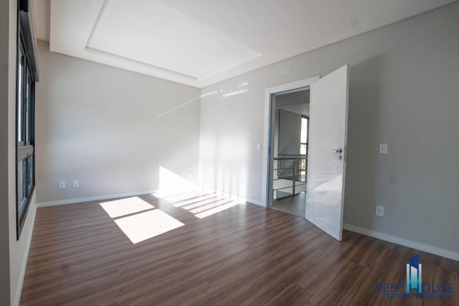 Imagem Casa com 4 Quartos à Venda, 370 m² em Santa Regina - Camboriú Imagem Casa com 4 Quartos à Venda, 370 m² em Santa Regina - Camboriú