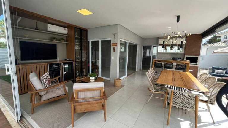 Imagem Casa com 3 Quartos à Venda, 255 m² em Alphaville Flamboyant Residencial Araguaia - Goiânia Imagem Casa com 3 Quartos à Venda, 255 m² em Alphaville Flamboyant Residencial Araguaia - Goiânia