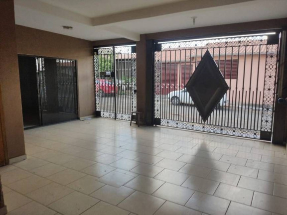 Sobrado com 5 Quartos à Venda, 297 m² em Conjunto Fabiana - Goiânia