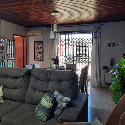 Imagem Casa com 3 Quartos à Venda, 225 m² em Tancredo Neves - Santa Maria