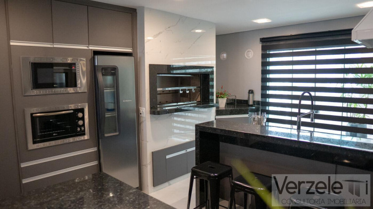 Imagem Apartamento com 4 Quartos para Temporada, 250 m² em Centro - Balneário Camboriú Imagem Apartamento com 4 Quartos para Temporada, 250 m² em Centro - Balneário Camboriú