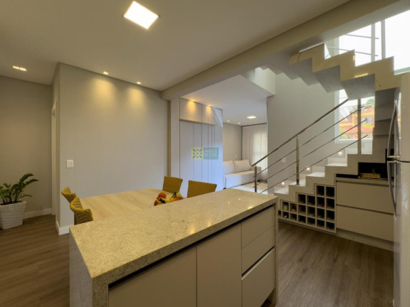 Imagem Sobrado com 2 Quartos à Venda, 90 m² em Centro - Bombinhas Imagem Sobrado com 2 Quartos à Venda, 90 m² em Centro - Bombinhas