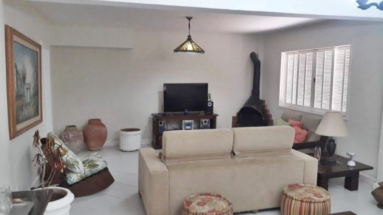 Imagem Casa com 5 Quartos à Venda, 500 m² em Pessegueiros - Teresópolis