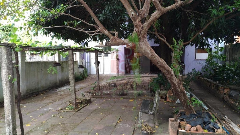 Imagem Casa com 3 Quartos à Venda, 210 m² em Menino Deus - Porto Alegre Imagem Casa com 3 Quartos à Venda, 210 m² em Menino Deus - Porto Alegre