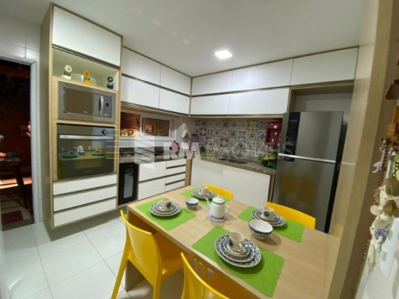 Imagem Casa de Condomínio com 4 Quartos à Venda, 180 m² em Buraquinho - Lauro De Freitas Imagem Casa de Condomínio com 4 Quartos à Venda, 180 m² em Buraquinho - Lauro De Freitas