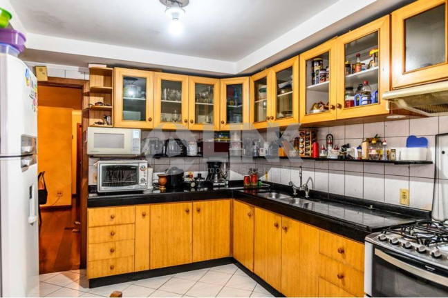 Imagem Apartamento com 3 Quartos à Venda, 261 m² em Auxiliadora - Porto Alegre Imagem Apartamento com 3 Quartos à Venda, 261 m² em Auxiliadora - Porto Alegre