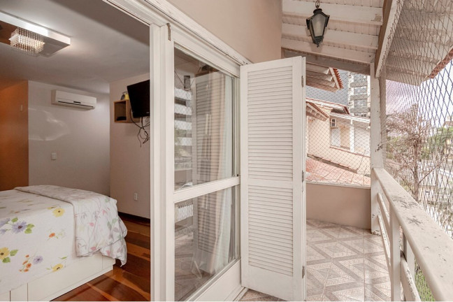 Imagem Casa com 4 Quartos à Venda, 233 m² em Jardim Itu - Porto Alegre Imagem Casa com 4 Quartos à Venda, 233 m² em Jardim Itu - Porto Alegre