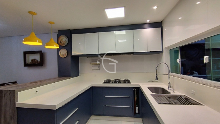 Imagem Casa com 3 Quartos à Venda, em Glória - Joinville Imagem Casa com 3 Quartos à Venda, em Glória - Joinville