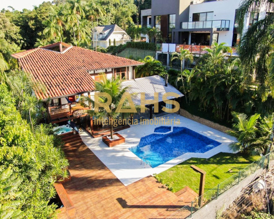 Casa com 4 Quartos à Venda, 401 m² em América - Joinville