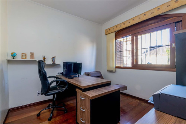 Imagem Casa com 4 Quartos à Venda, em Jardim Itu - Porto Alegre Imagem Casa com 4 Quartos à Venda, em Jardim Itu - Porto Alegre