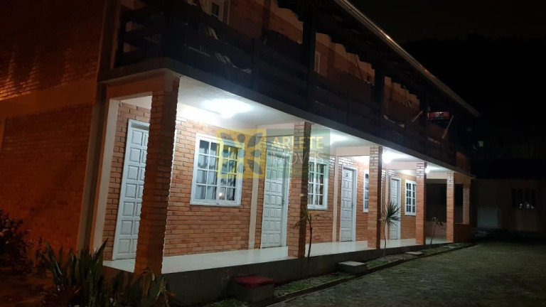 Imagem Imóvel com 11 Quartos à Venda, 410 m² em Centro - Porto Belo Imagem Imóvel com 11 Quartos à Venda, 410 m² em Centro - Porto Belo