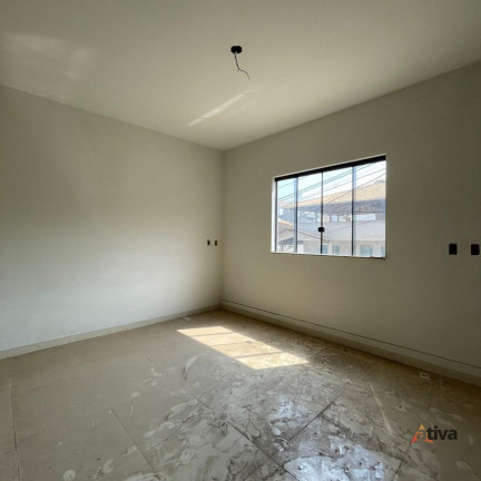 Imagem Casa com 3 Quartos à Venda, 95 m²