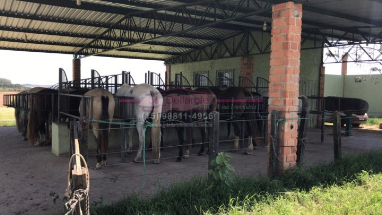 Imagem Chácara com 9 Quartos à Venda, 1 m² em Centro - Boituva
