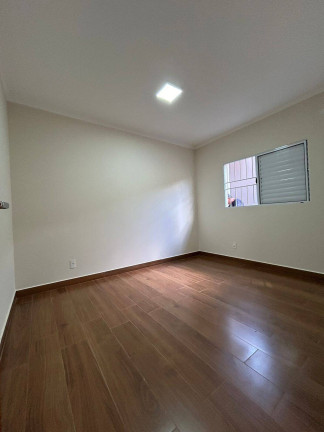 Imagem Casa com 3 Quartos à Venda, 250 m² em Lívia - Botucatu