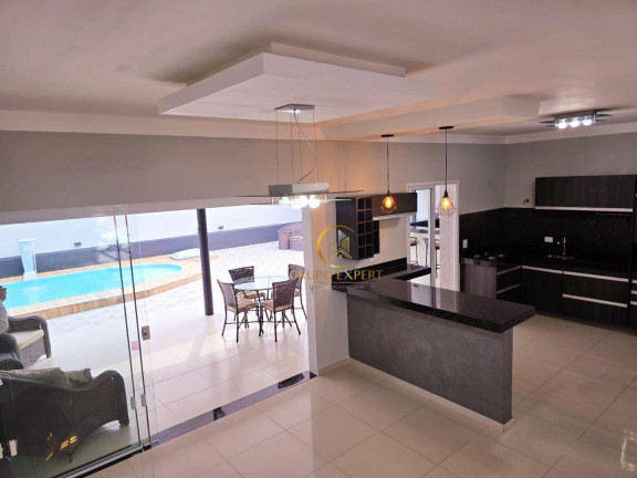 Sobrado com 5 Quartos à Venda, 250 m² em Vila Branca - Jacareí