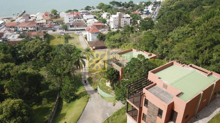 Imagem Casa com 13 Quartos à Venda, 119.891 m² em Centro - Porto Belo Imagem Casa com 13 Quartos à Venda, 119.891 m² em Centro - Porto Belo