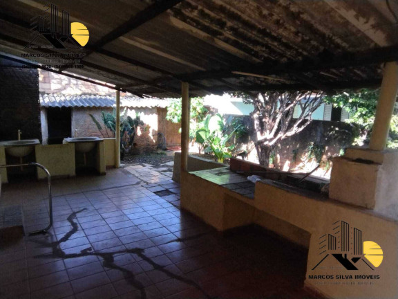 Imagem Casa com 3 Quartos à Venda, 300 m² em Segismundo Pereira - Uberlândia