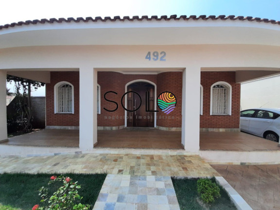 Casa com 3 Quartos para Alugar, 234 m² em Vila Harmonia - Araraquara