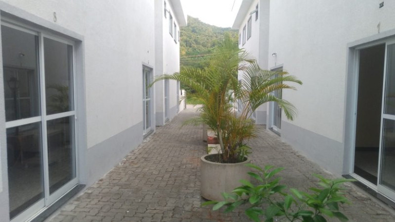 Imagem Sobrado com 3 Quartos à Venda, 304 m² em Tabatinga - Caraguatatuba