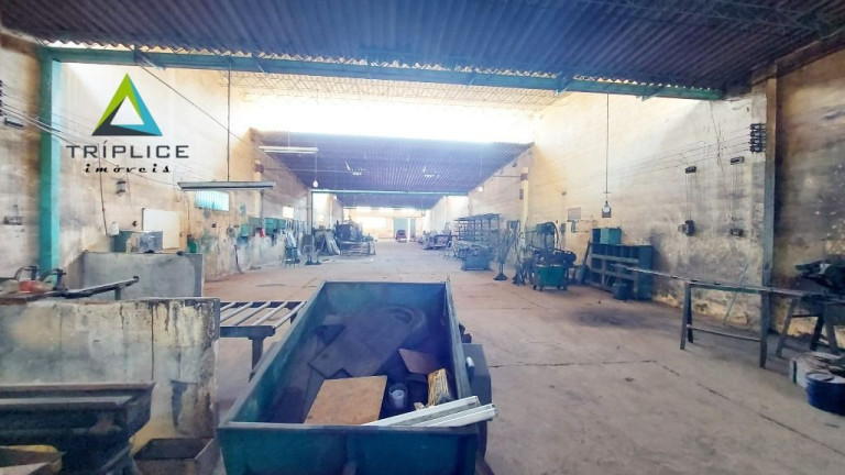 Galpão à Venda, 1.400 m² em Centro - Bicas