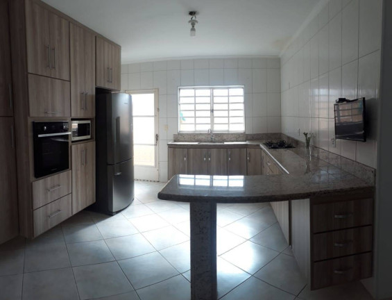 Imagem Casa com 3 Quartos à Venda, 250 m² em Jardim Itamarati - Botucatu Imagem Casa com 3 Quartos à Venda, 250 m² em Jardim Itamarati - Botucatu
