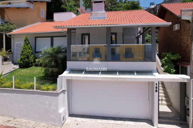 Casa com 3 Quartos para Alugar, 300 m² em Centro - Bombinhas