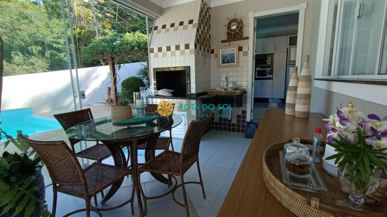 Imagem Casa com 5 Quartos à Venda, 300 m² em Centro - Bombinhas Imagem Casa com 5 Quartos à Venda, 300 m² em Centro - Bombinhas