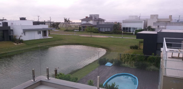Imagem Casa com 4 Quartos à Venda, em Rainha Do Mar - Xangri-lá Imagem Casa com 4 Quartos à Venda, em Rainha Do Mar - Xangri-lá