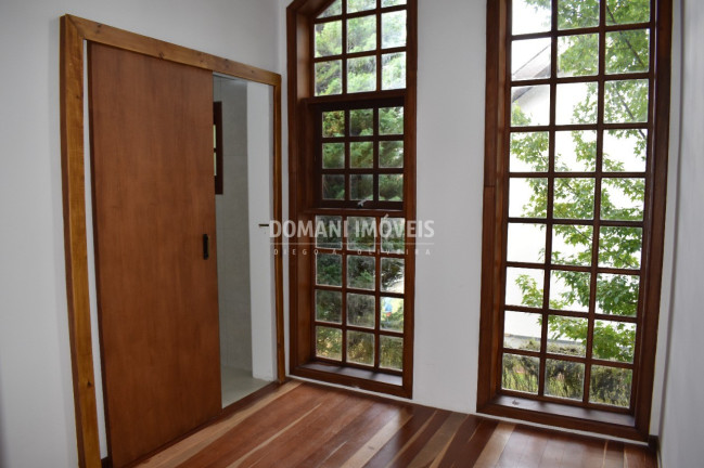 Imagem Casa com 4 Quartos à Venda, 190 m² em Região Do Alto Do Capivari - Campos Do Jordão