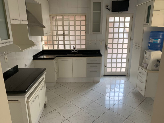 Imagem Casa com 4 Quartos à Venda, 260 m² em Vila Santo Antônio - Bauru