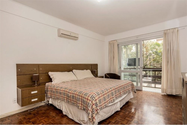 Imagem Imóvel com 3 Quartos à Venda, em Floresta - Porto Alegre Imagem Imóvel com 3 Quartos à Venda, em Floresta - Porto Alegre