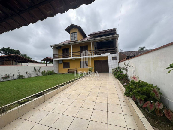 Imagem Sobrado com 7 Quartos à Venda, 461 m² em Cambiju - Itapoá