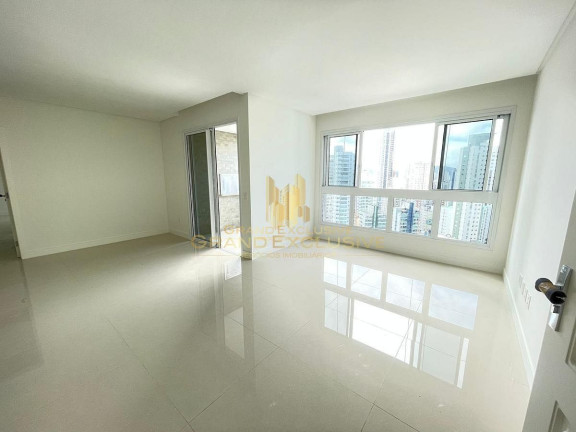 Imagem Apartamento com 3 Quartos à Venda, 121 m² em Centro - Balneário Camboriú Imagem Apartamento com 3 Quartos à Venda, 121 m² em Centro - Balneário Camboriú