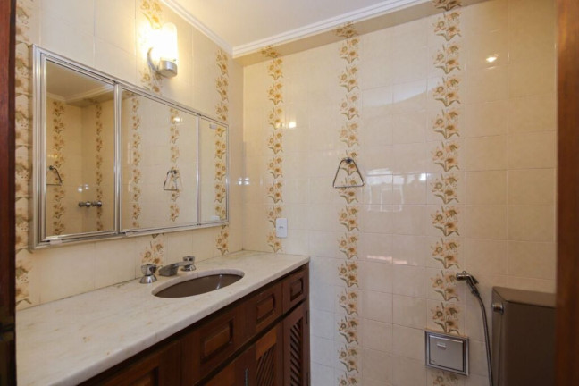 Imagem Imóvel com 3 Quartos à Venda, 155 m² em Menino Deus - Porto Alegre Imagem Imóvel com 3 Quartos à Venda, 155 m² em Menino Deus - Porto Alegre