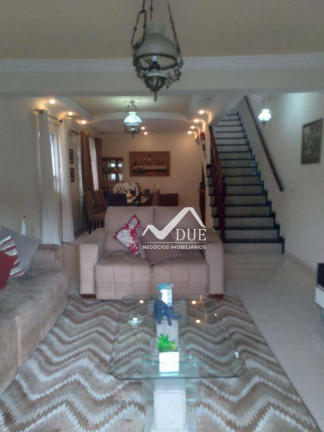 Sobrado com 3 Quartos à Venda, 274 m² em Embaré - Santos