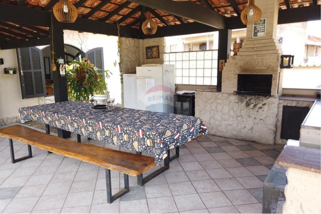 Imagem Casa com 7 Quartos à Venda, 374 m² em Itaúna - Saquarema
