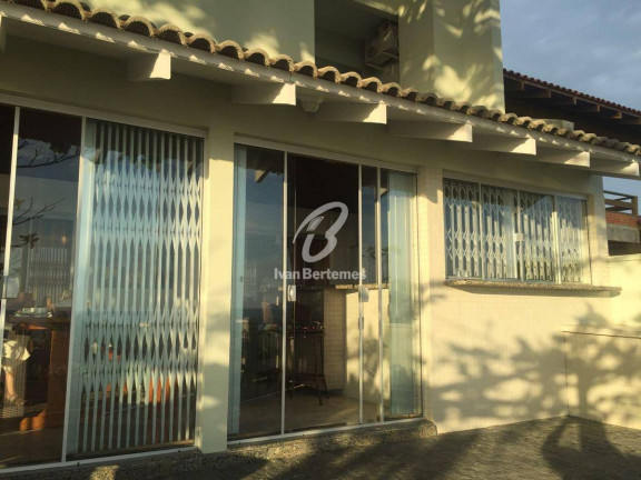 Imagem Casa com 4 Quartos para Temporada, em Canto Grande - Bombinhas Imagem Casa com 4 Quartos para Temporada, em Canto Grande - Bombinhas