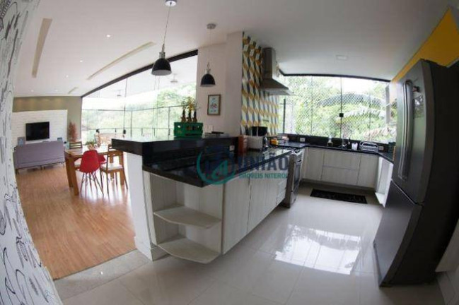 Imagem Casa com 3 Quartos à Venda, 350 m² em Pendotiba - Niterói