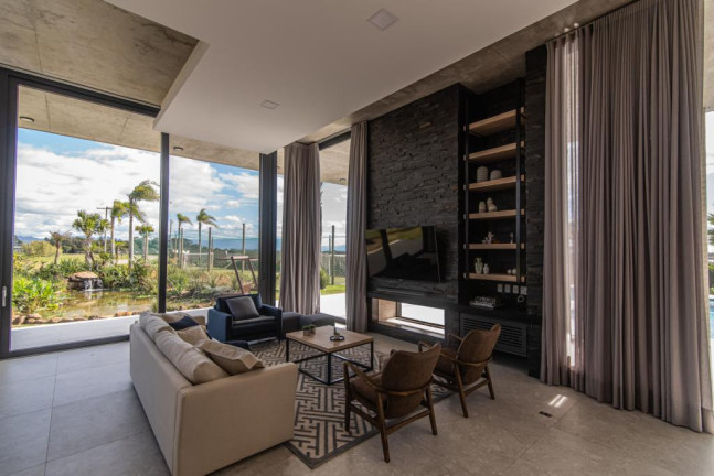 Imagem Casa com 4 Quartos à Venda, 589 m² em Atlântida Sul - Osorio