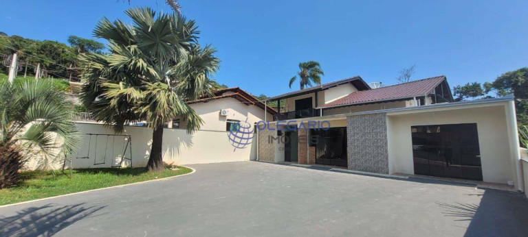 Imagem Sobrado com 6 Quartos à Venda, 350 m² em Praia De Armação Do Itapocorói - Penha Imagem Sobrado com 6 Quartos à Venda, 350 m² em Praia De Armação Do Itapocorói - Penha