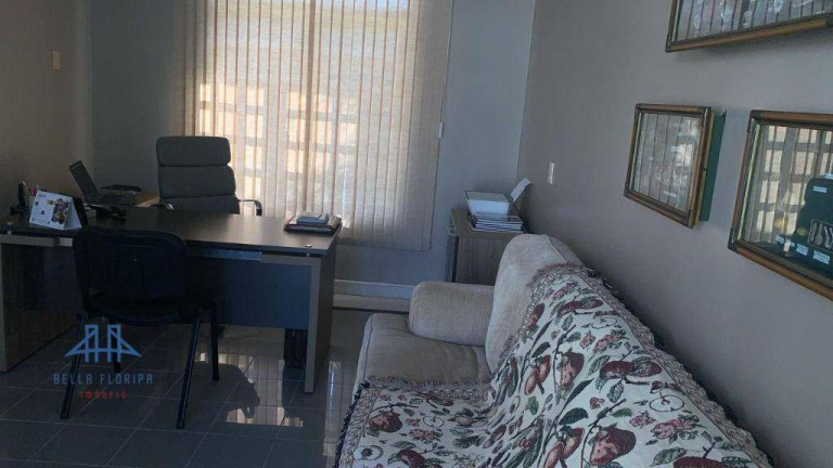 Imagem Casa com 3 Quartos à Venda, 376 m² em Córrego Grande - Florianópolis Imagem Casa com 3 Quartos à Venda, 376 m² em Córrego Grande - Florianópolis