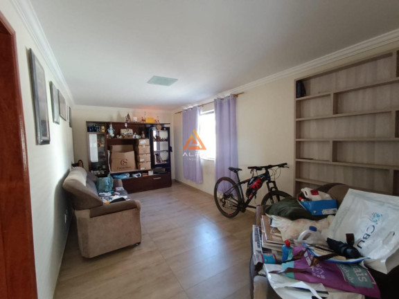 Imagem Casa com 4 Quartos à Venda, 300 m²