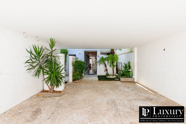 Casa com 4 Quartos à Venda, 411 m² em Moema - São Paulo