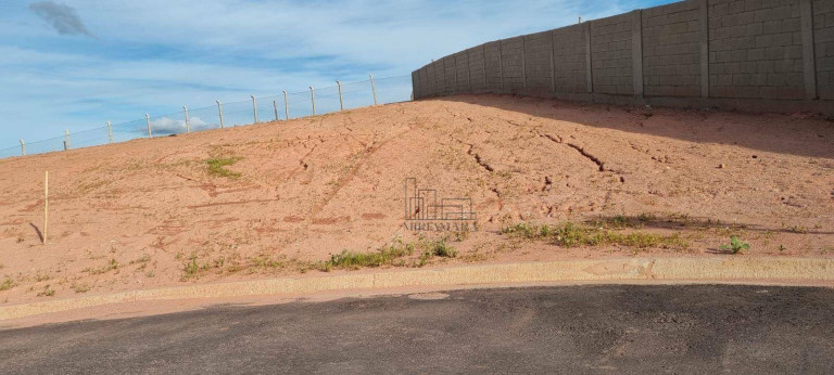 Terreno à Venda, 345 m² em Casa De Pedra - Volta Redonda