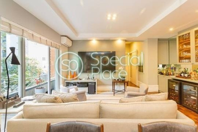 Apartamento com 2 Quartos à Venda, 250 m² em Jardim América - São Paulo