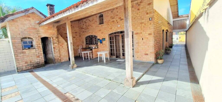 Imagem Casa com 3 Quartos à Venda, 350 m² em Estância Balneária Maria Helena Novaes - Peruíbe