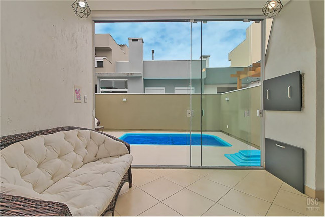 Imagem Casa com 3 Quartos à Venda, em Hípica - Porto Alegre Imagem Casa com 3 Quartos à Venda, em Hípica - Porto Alegre